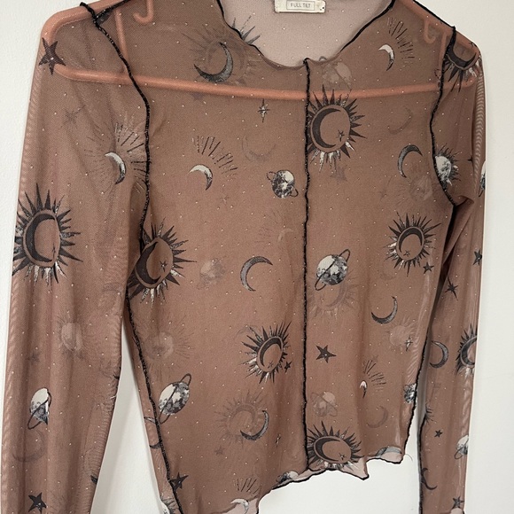 🌲5/$20🌲Full tilt sun moon and stars mesh top - Picture 4 of 5